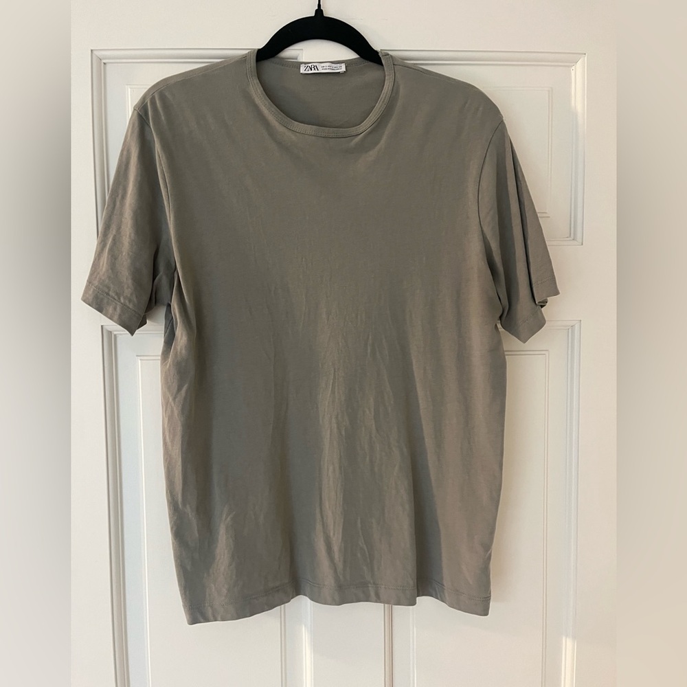 Men’s Basic Slim Fit T-shirt